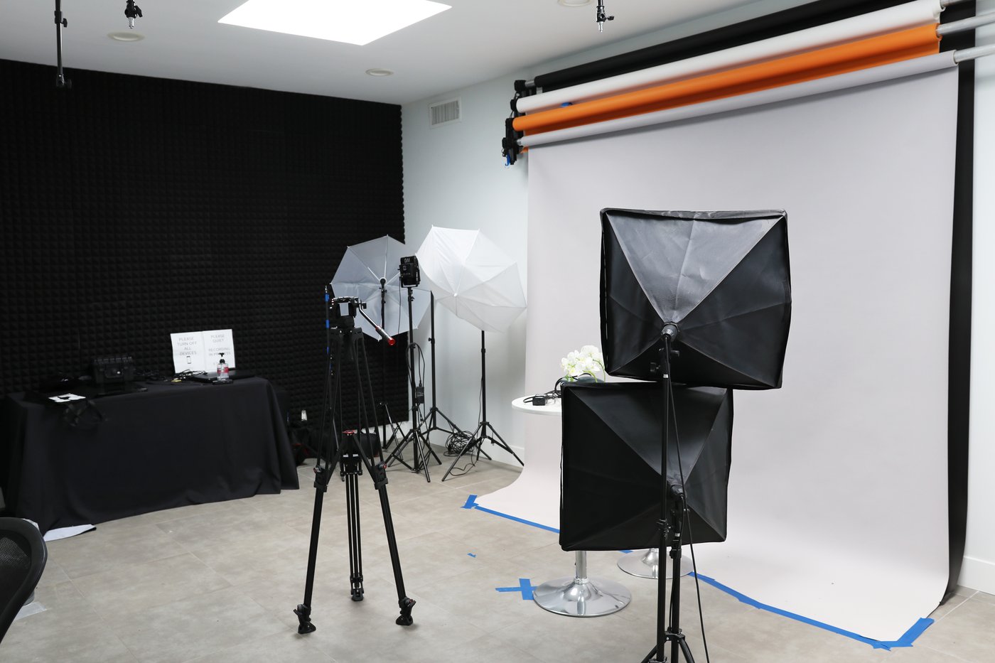 Photo and video studio with lighting, backdrops, and tripod